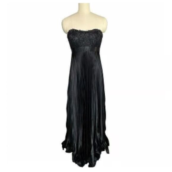 Badgley Mischka Black Satin Lace
Pleated Gown | Size6 - Picture 1 of 10